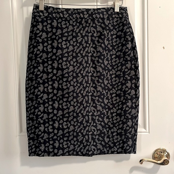 Banana Republic Dresses & Skirts - Banana Republic Leopard brocade pencil skirt